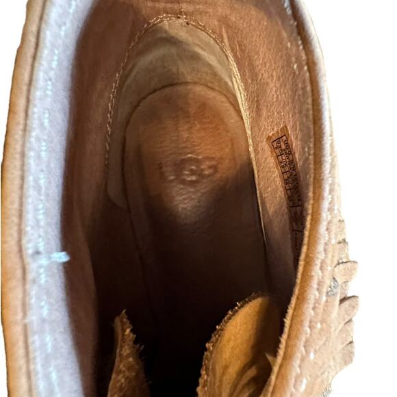 Ugg Women’s Size 5 Golden Brown Suede Fringed Moccasin Style Booties - Picture 4 of 12